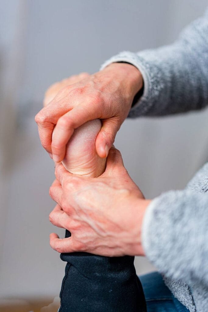 Ostéopathe D.O. | Hélène Frérot Penas Ostéopathe à Bourgs-sur-Colagne, près de Marvejols (Lozère).